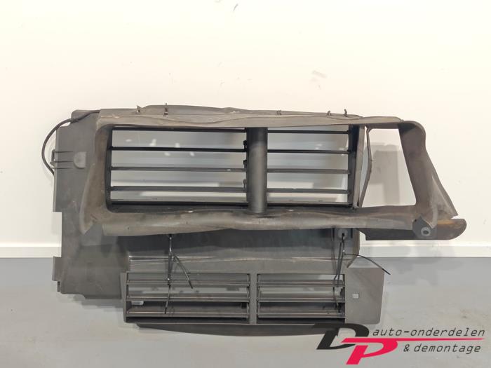 Begagnade Lufttratt Ford Focus 3 1.0 Ti-VCT EcoBoost 12V 100 Pris € 40,00 Marginaltabell erbjuds av DP Auto-onderdelen & Demontage