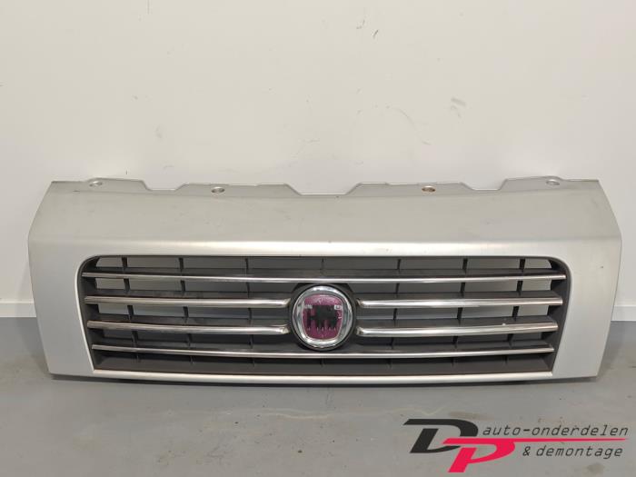 Używane Grill Fiat Ducato (250) 2.3 D 120 Multijet Cena € 50,00 Procedura marży oferowane przez DP Auto-onderdelen & Demontage