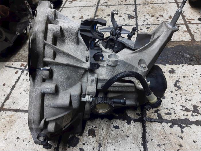 Gearbox from a Renault Twingo III (AH) 1.0 SCe 70 12V 2016