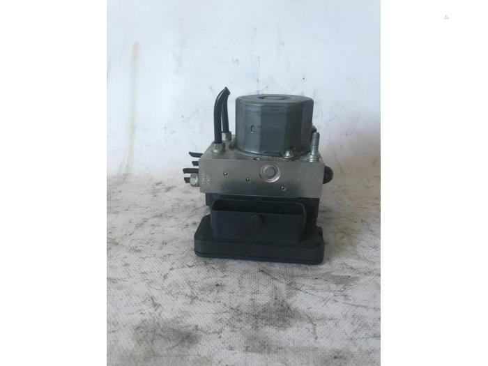 Begagnade ABS-pump Opel Corsa E 1.0 SIDI Turbo 12V Pris € 125,00 Marginaltabell erbjuds av Uittenbogaard onderdelen BV