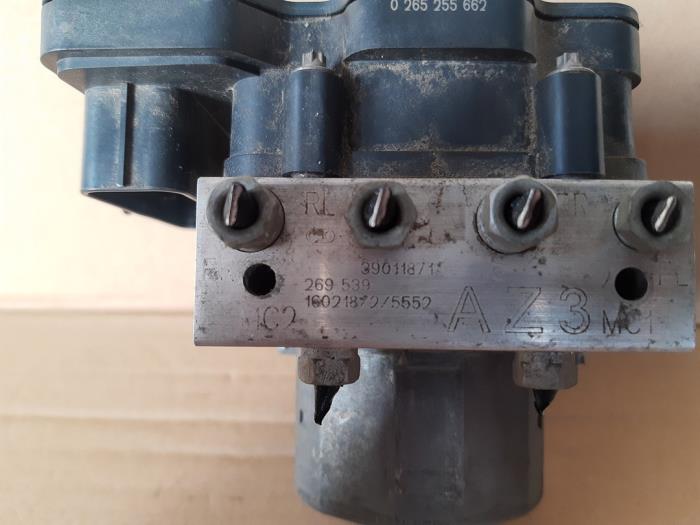 Usagé Pompe ABS Opel Corsa E 1.0 SIDI Turbo 12V Prix € 199,00 Règlement à la marge proposé par Uittenbogaard onderdelen BV