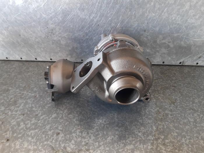Turbo from a Peugeot 407 (6D) 2.0 HDiF 16V 2007