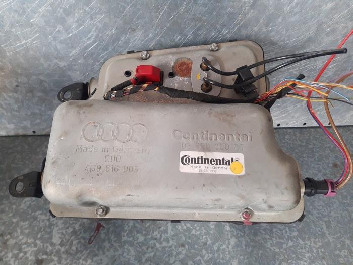 Air pump (suspension) from a Audi A6 Quattro (C5) 2.4 V6 30V 1999