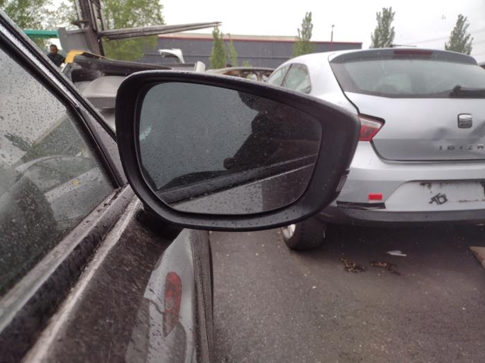 Außenspiegel rechts van een Mazda 3 (BP) 2.0 SkyActiv-X 180 M Hybrid 16V 2020