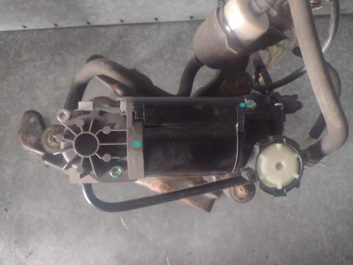 Air pump (suspension) Mercedes CLS 300 3.0 V6 24V 4Z01015200