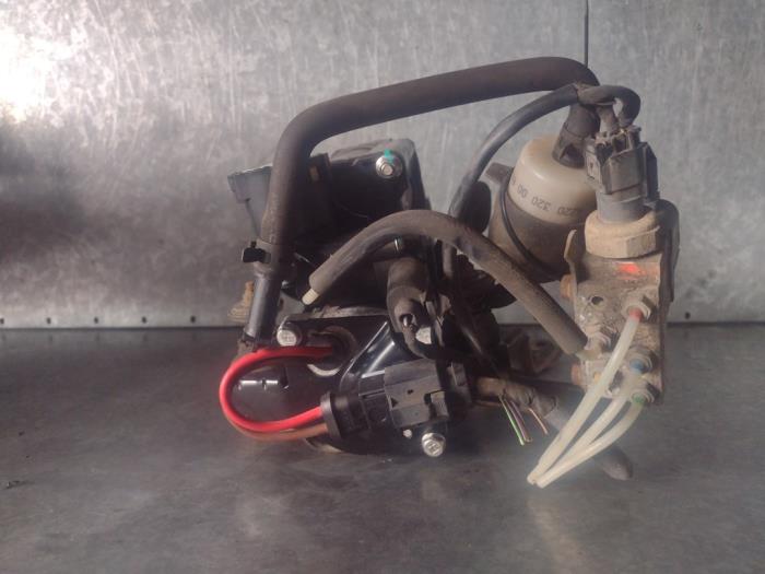 Air pump (suspension) Mercedes CLS 300 3.0 V6 24V 4Z01015200