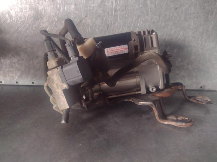 Air pump (suspension) Mercedes CLS 300 3.0 V6 24V 4Z01015200