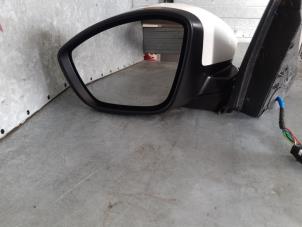 Used Wing mirror, left Peugeot 208 II (UB/UH/UP) 1.2 Vti 12V 82 Price € 125,00 Margin scheme offered by Uittenbogaard onderdelen BV