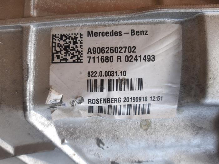 Caja de cambios de un Mercedes-Benz Vito (447.6) 2.2 114 CDI 16V 2020