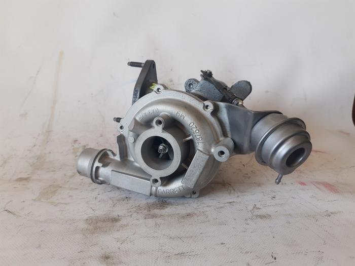Skontrolowane Turbo Renault Master III (MA/MB/MC/MD/MH/MF/MG/MH) 2.3 dCi 16V Cena € 574,75 Z VAT oferowane przez Uittenbogaard onderdelen BV