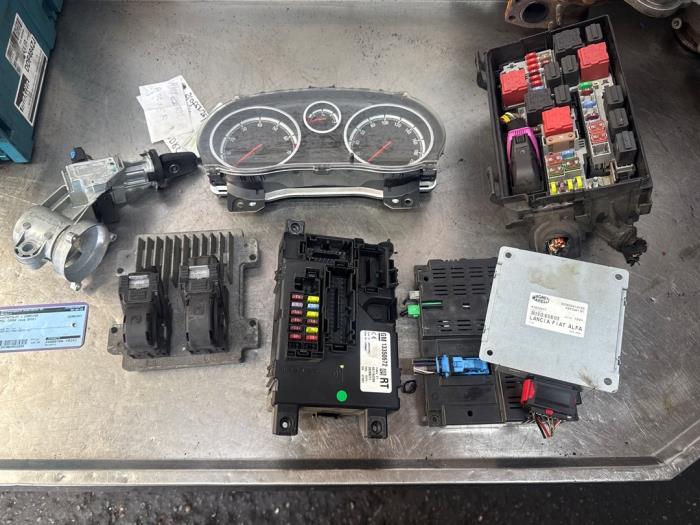 Used Ignition lock + computer Opel Corsa D 1.2 16V Price € 120,00 Margin scheme offered by Uittenbogaard onderdelen BV