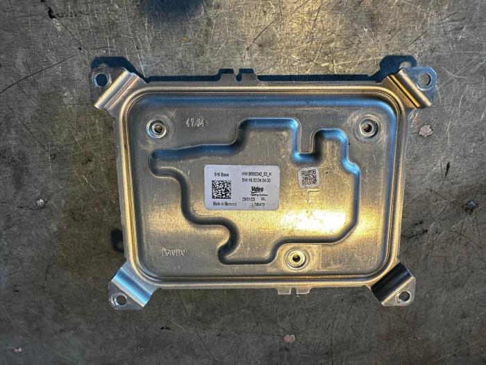 Używane Modułowy reflektor LED Jeep Avenger 1.2 GSE T3 Cena € 100,00 Procedura marży oferowane przez Uittenbogaard onderdelen BV