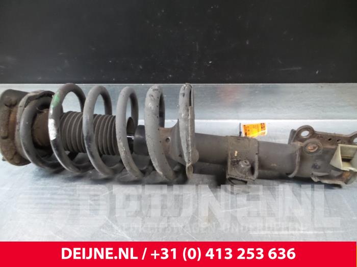 Front shock absorber, right from a Volvo XC90 I 2.4 D5 20V 2006