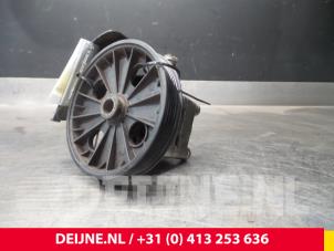 Used Power steering pump Volvo S40 (VS) 1.8 16V Price € 50,00 Margin scheme offered by van Deijne Onderdelen Uden B.V.