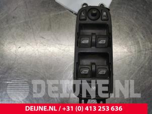 Usados Interruptor de ventanilla eléctrica Volvo V50 (MW) 2.0 D 16V Precio € 25,00 Norma de margen ofrecido por van Deijne Onderdelen Uden B.V.