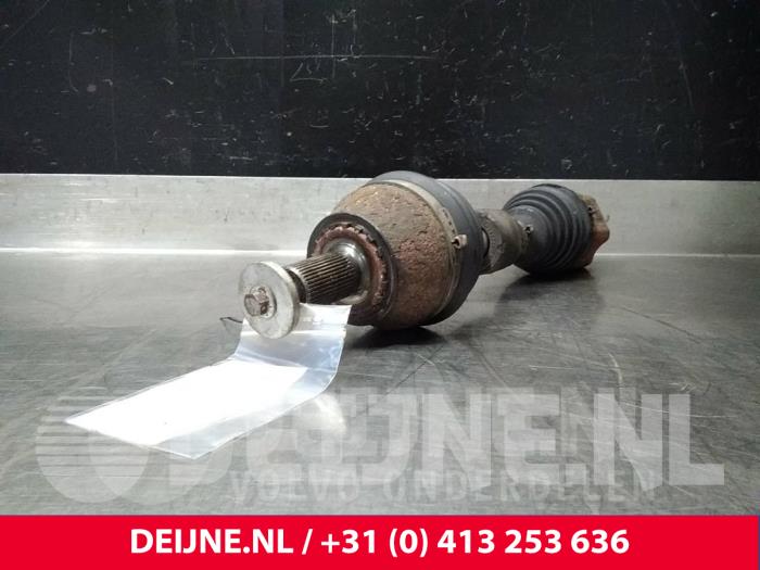 Front drive shaft, left from a Volvo S80 (AR/AS) 2.4 D5 20V Autom. 2015
