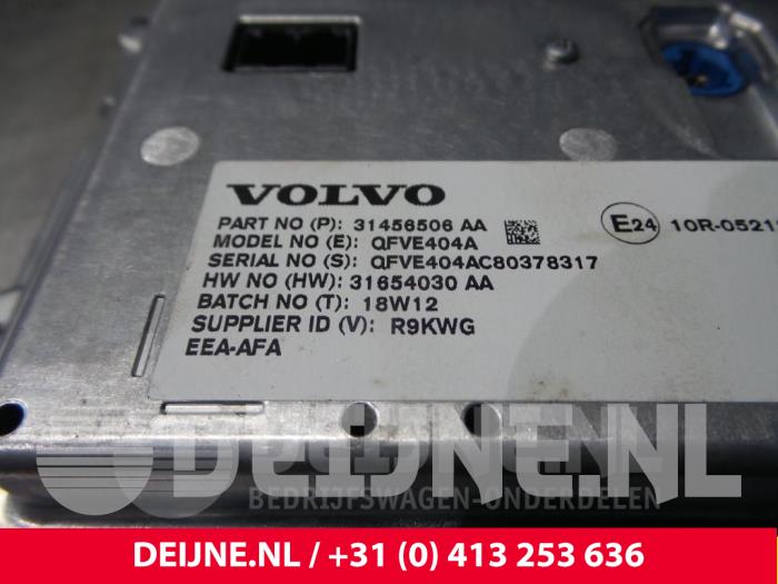 Controlador de pantalla multimedia de un Volvo V90 II (PW) 2.0 T4 16V 2018
