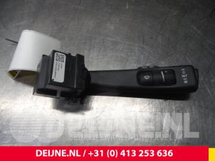 Używane Przelacznik wycieraczki Volvo V70 (BW) 2.4 D 20V Cena € 25,00 Procedura marży oferowane przez van Deijne Onderdelen Uden B.V.