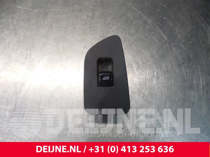 Electric window switch from a Volvo V90 II (PW) 2.0 T4 16V 2018