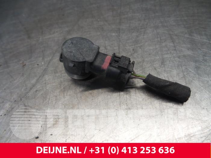 PDC Sensor from a Volvo V90 II (PW) 2.0 D5 16V AWD 2018