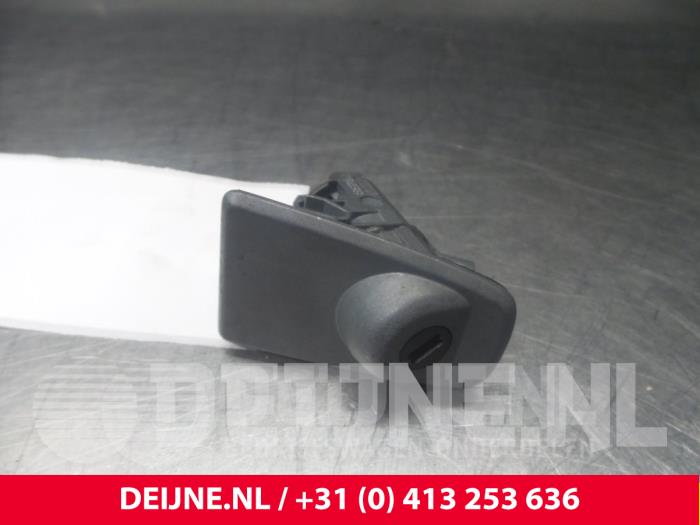 Door lock cylinder, left from a Volvo V90 Cross Country (PZ) 2.0 D4 16V AWD 2017