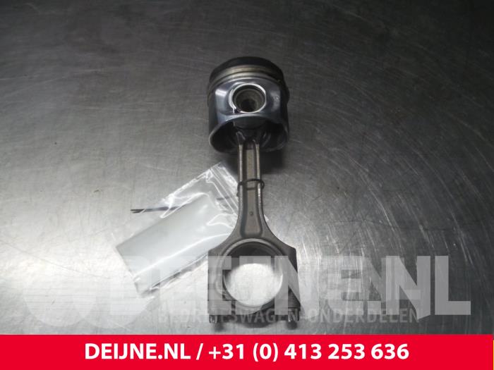 Używane Tlok Volvo S60 II (FS) 2.0 D3 20V Cena € 100,00 Procedura marży oferowane przez van Deijne Onderdelen Uden B.V.