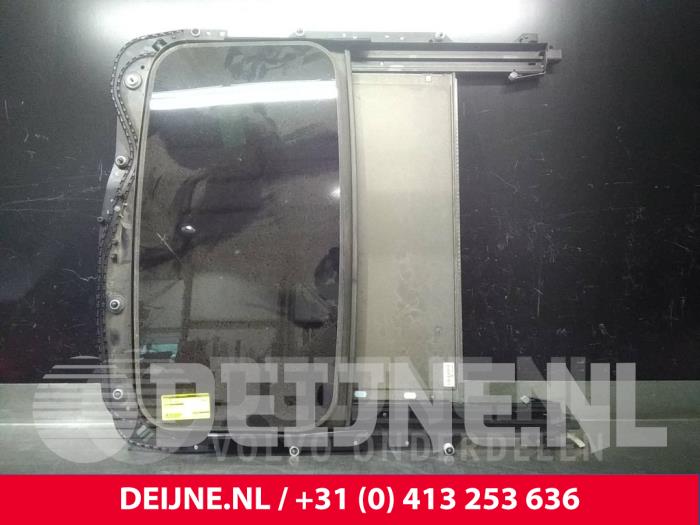 Używane Szyberdach Volvo XC70 (BZ) 2.4 D5 20V 205 AWD Cena € 100,00 Procedura marży oferowane przez van Deijne Onderdelen Uden B.V.