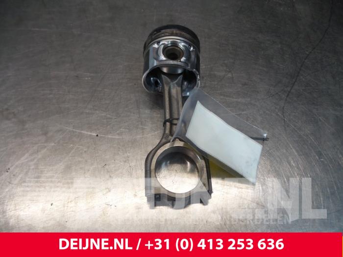 Usados Pistón Volvo S40 (MS) 1.6 D2 Precio € 75,00 Norma de margen ofrecido por van Deijne Onderdelen Uden B.V.