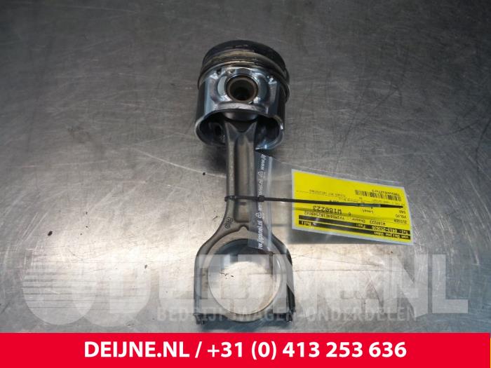 Używane Tlok Volvo S40 (MS) 1.6 D2 Cena € 75,00 Procedura marży oferowane przez van Deijne Onderdelen Uden B.V.