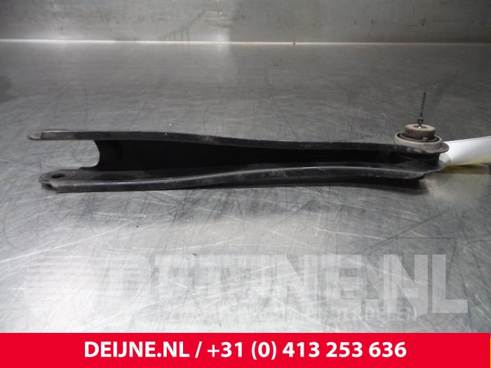 Rear lower wishbone, left from a Volvo XC90 II 2.0 T8 16V Twin Engine AWD 2015