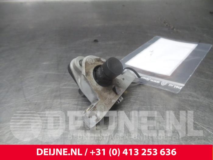 Begagnade Vevaxelsensor Volvo V40 (MV) 2.0 D3 20V Pris € 20,00 Marginaltabell erbjuds av van Deijne Onderdelen Uden B.V.