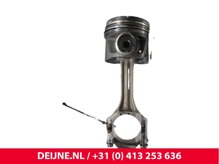 Usagé Piston Volvo V70 Prix € 60,50 Prix TTC proposé par van Deijne Onderdelen Uden B.V.