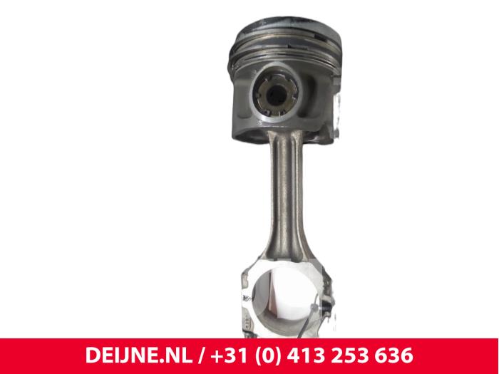 Usagé Piston Volvo V70 Prix € 60,50 Prix TTC proposé par van Deijne Onderdelen Uden B.V.