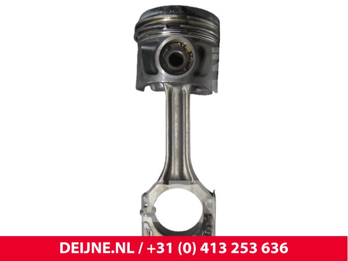 Usagé Piston Volvo V70 Prix € 60,50 Prix TTC proposé par van Deijne Onderdelen Uden B.V.