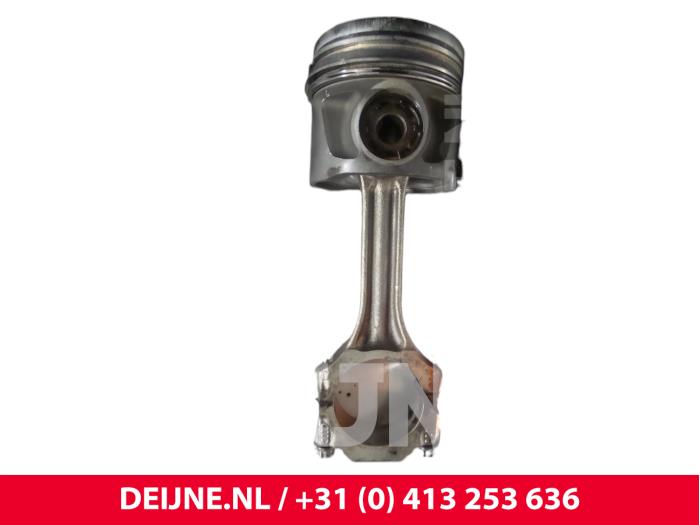 Usagé Piston Volvo V70 Prix € 60,50 Prix TTC proposé par van Deijne Onderdelen Uden B.V.