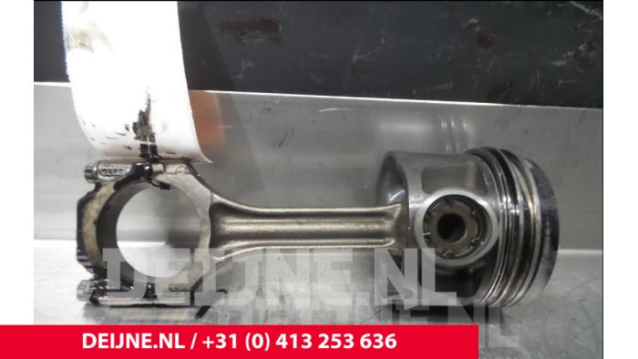 Usagé Piston Volvo V70 Prix € 60,50 Prix TTC proposé par van Deijne Onderdelen Uden B.V.