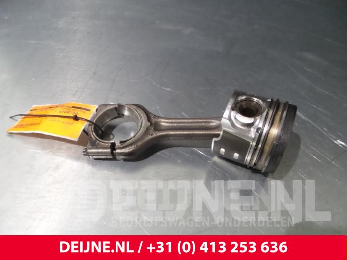 Usados Pistón Volvo V40 (MV) 1.6 D2 Precio € 75,00 Norma de margen ofrecido por van Deijne Onderdelen Uden B.V.