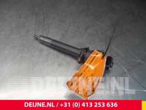 Used Injector (diesel) Volvo V70 (SW) 2.0 T 20V Price on request offered by van Deijne Onderdelen Uden B.V.