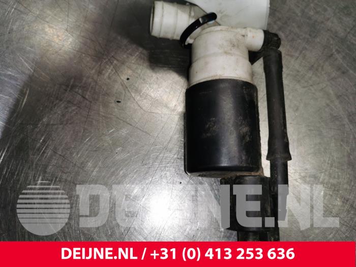 Używane Pompa spryskiwacza przód Volvo S60 II (FS) 1.6 T3 16V Cena € 20,00 Procedura marży oferowane przez van Deijne Onderdelen Uden B.V.