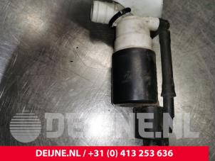Używane Pompa spryskiwacza przód Volvo S60 II (FS) 1.6 T3 16V Cena € 20,00 Procedura marży oferowane przez van Deijne Onderdelen Uden B.V.