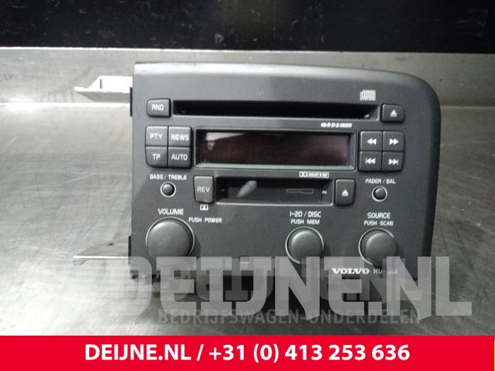 Używane Radio Volvo S80 (TR/TS) 2.5 D Cena € 75,00 Procedura marży oferowane przez van Deijne Onderdelen Uden B.V.