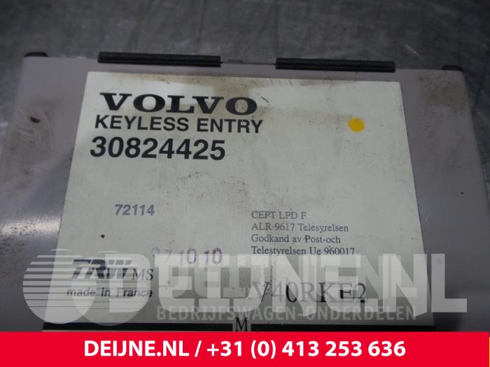 Central door locking module from a Volvo S40 (VS) 1.8 16V 1997