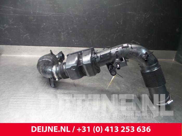 Air intake hose from a Volvo V90 II (PW) 2.0 T4 16V 2018
