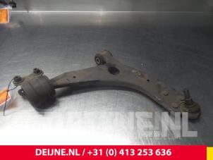 Usagé Bras de suspension bas avant droit Volvo C30 (EK/MK) 2.0 16V Prix € 40,00 Règlement à la marge proposé par van Deijne Onderdelen Uden B.V.