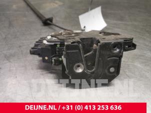 Used Rear door mechanism 4-door, right Volvo V70 (GW/LW/LZ) 2.4 XC T 20V 4x4 Price € 30,00 Margin scheme offered by van Deijne Onderdelen Uden B.V.