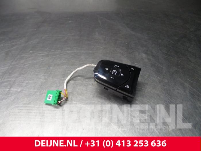 Używane Obsluga tempomatu Volvo V90 II (PW) 2.0 T4 16V Cena € 40,00 Procedura marży oferowane przez van Deijne Onderdelen Uden B.V.