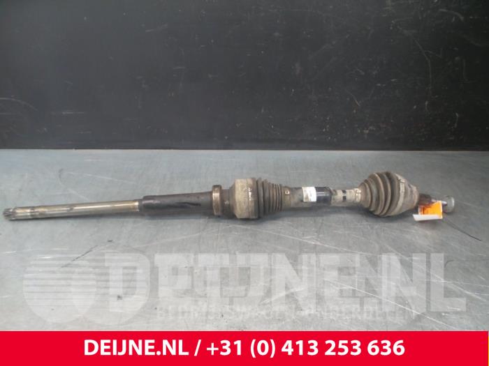 Front drive shaft, right from a Volvo XC70 (BZ) 2.4 D 20V AWD 2008