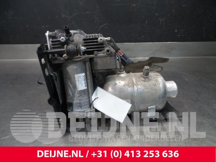 Compressor from a Volvo V90 II (PW) 2.0 D5 16V AWD 2018