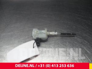 Used Central locking motor Volvo S80 (AR/AS) 4.4 V8 32V Price € 25,00 Margin scheme offered by van Deijne Onderdelen Uden B.V.