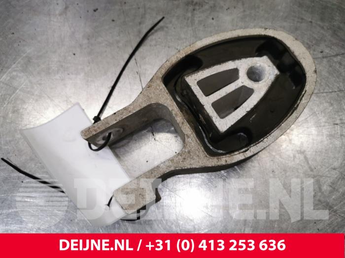 Engine mount from a Volvo S60 II (FS) 1.6 T3 16V 2014